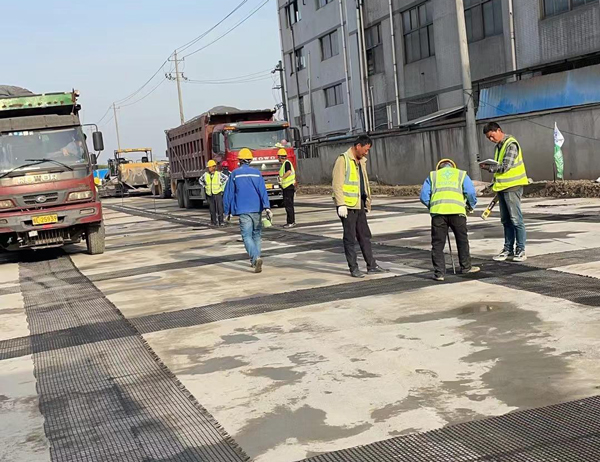 景泰老材料的新故事:玻璃纤维土工格栅如何在‘白改黑’浪潮中重获新生?